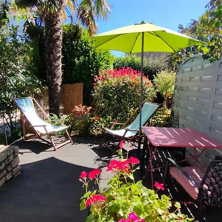 Studio vue sur jardin à 3 mn en voiture de la mer Fouesnant Esterno foto