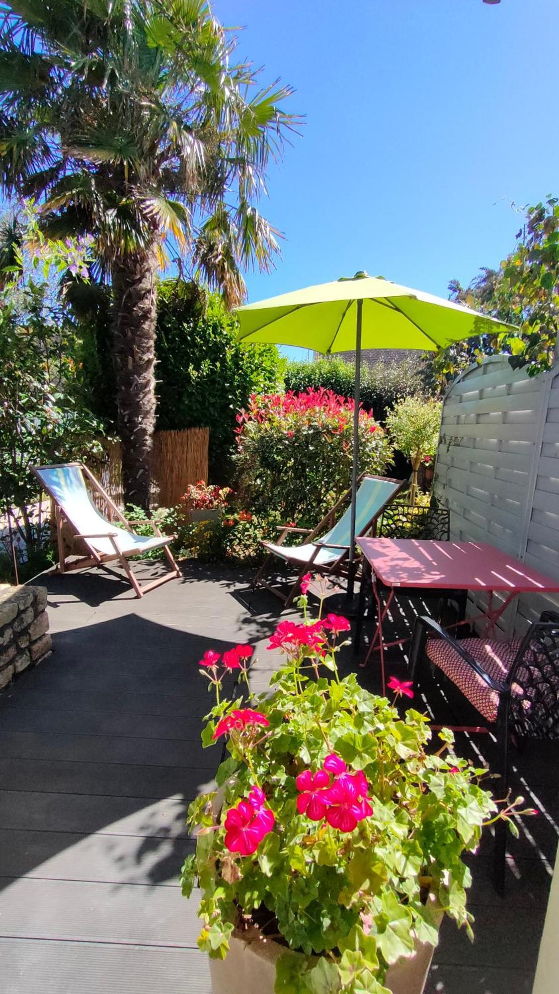 Vue Sur Jardin à 3 Mn En Voiture De La Hébergement de vacances Fouesnant
